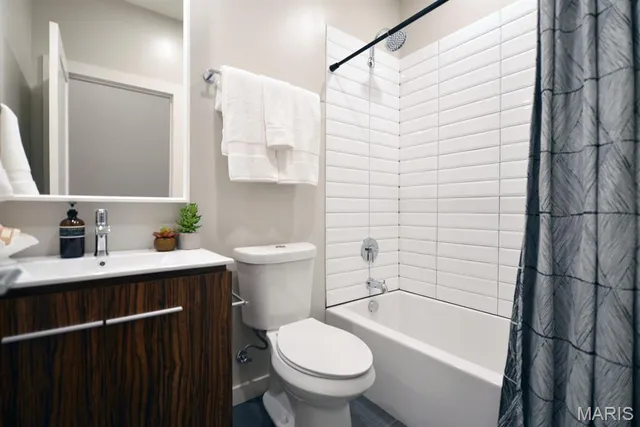 $2,015 | 415 DeBaliviere Avenue, Unit 207, St. Louis, MO 63112