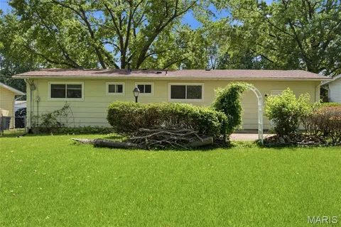 $174,900 | 1395 Redbird Drive, Florissant, MO 63031