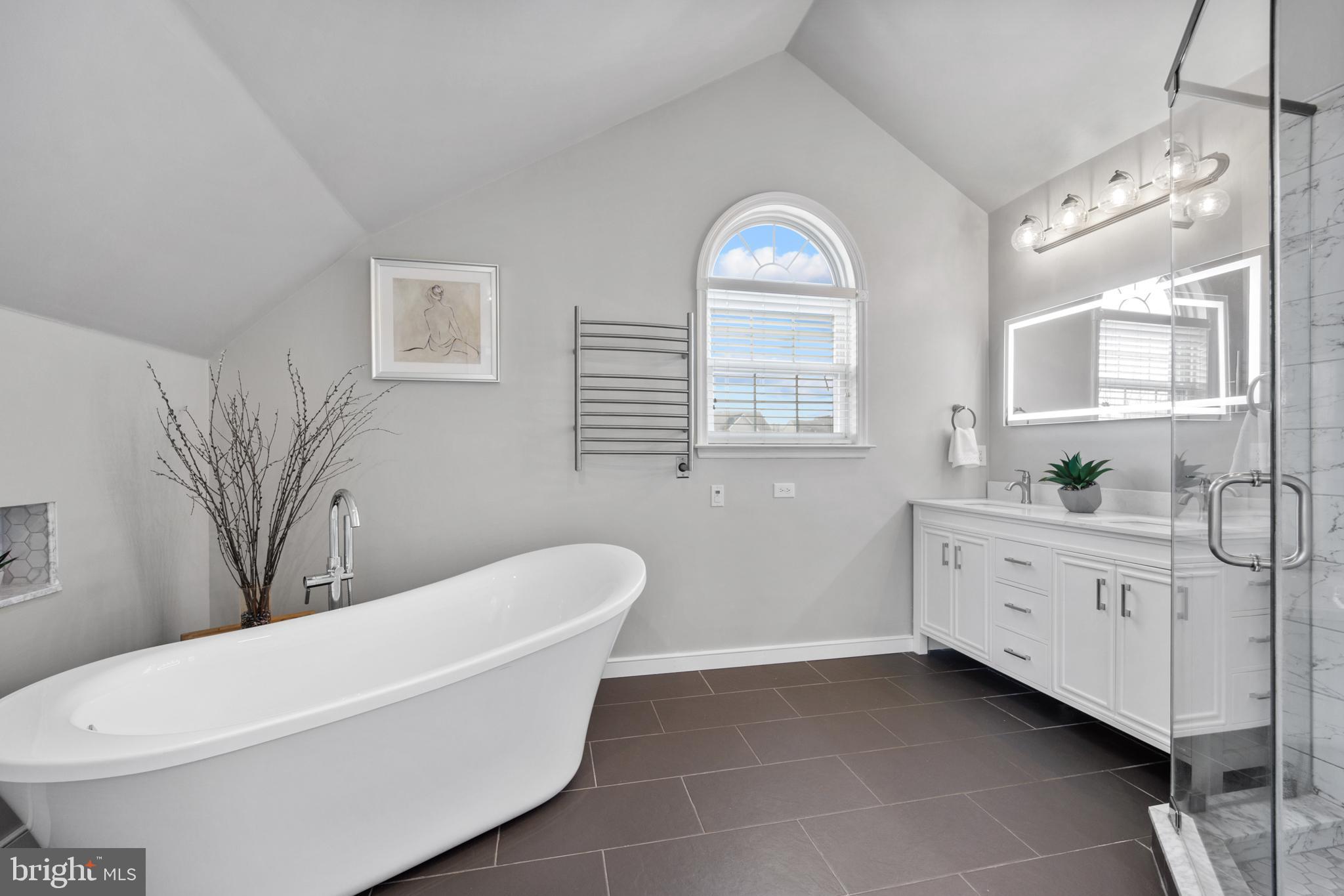 2280 Nottinghamshire Road Furlong, PA 18925 - Photo 44 of 62 Primary Bath Vaulted Ceiling