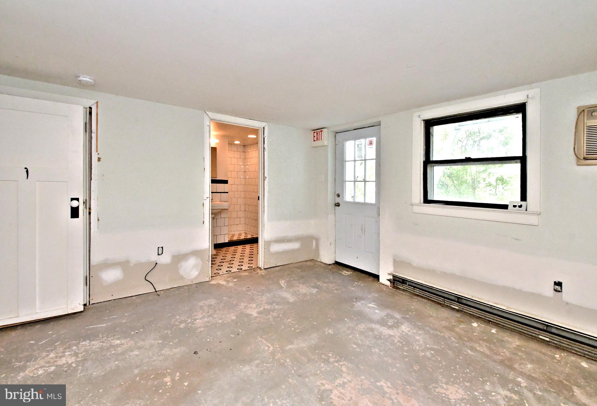 143 Old York Road New Hope, PA 18938 - Photo 50 of 70 an empty room with windows
