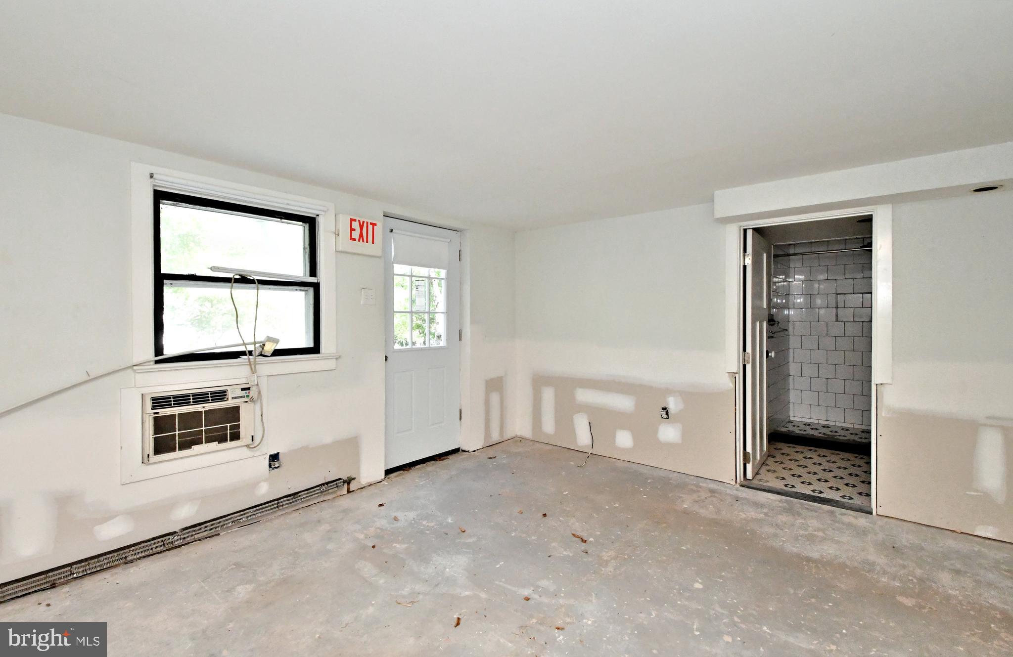143 Old York Road New Hope, PA 18938 - Photo 55 of 70 an empty room with windows