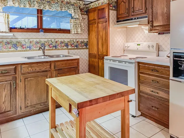 $284,900 | 223 Reyling Drive, Jasper, IN 47546