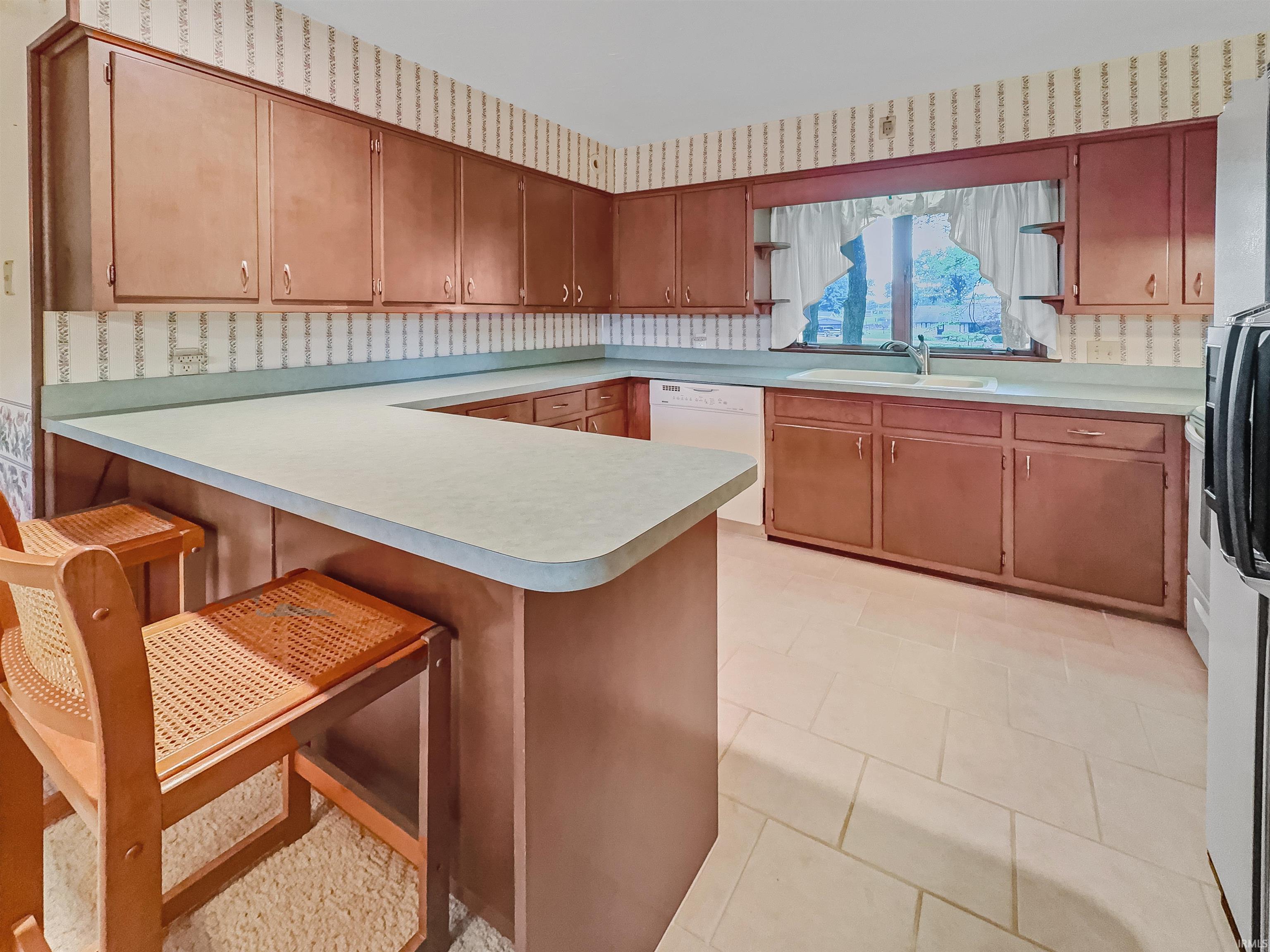 223 Reyling Drive Jasper, IN 47546 - Photo 3 of 32