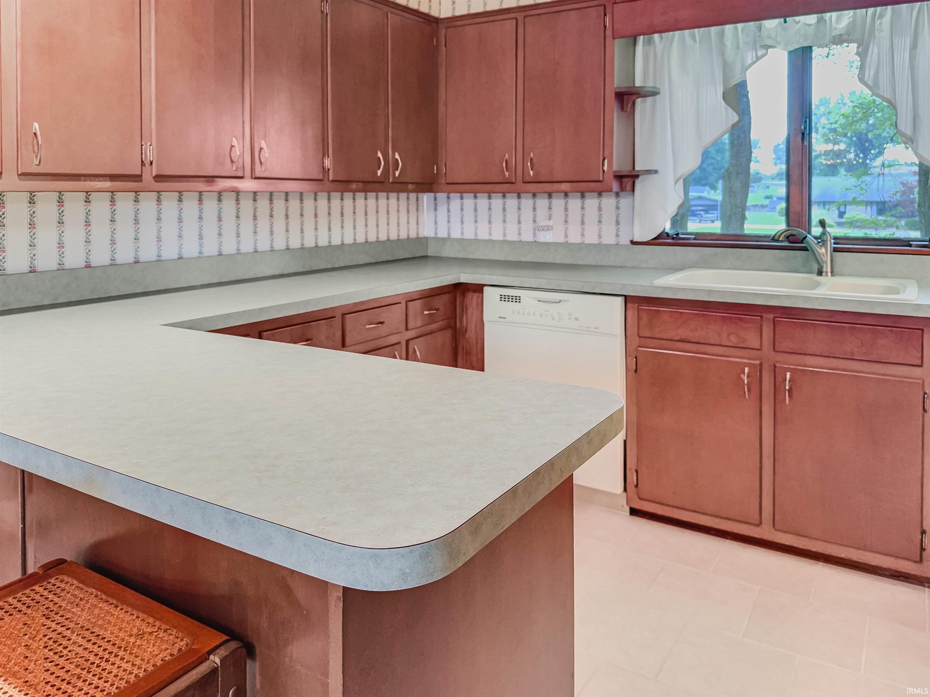 223 Reyling Drive Jasper, IN 47546 - Photo 5 of 32