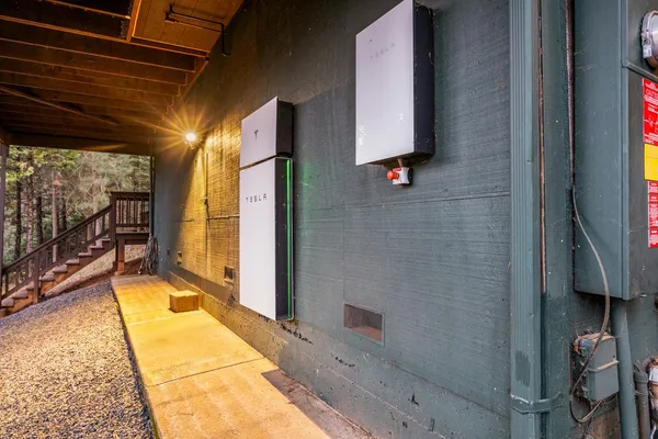 a picture of a bench