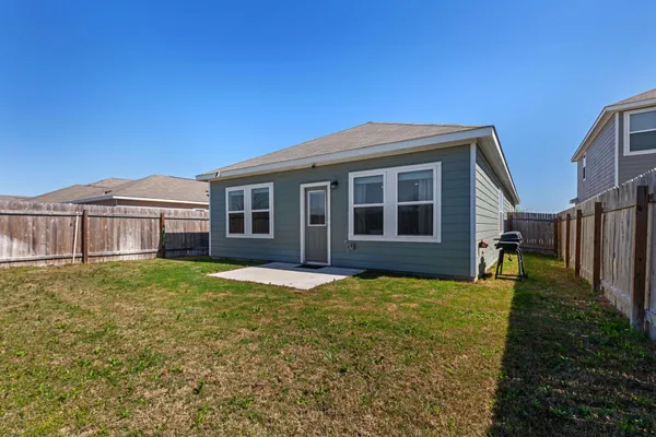 $1,950 | 509 Redfish Lane, Hutto, TX 78634