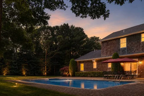 $1,975,000 | 11 Hildreth Road, Hampton Bays, NY 11946