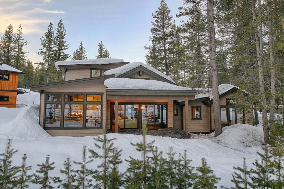 11430 Henness Road Truckee, CA 96161 - Photo 3 of 14 Gallery Image 3