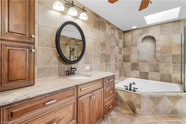 $899,000 | 2377 Kings Lake Boulevard, Naples, FL 34112