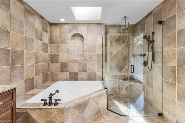 $899,000 | 2377 Kings Lake Boulevard, Naples, FL 34112