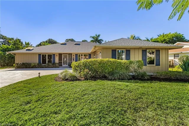 $899,000 | 2377 Kings Lake Boulevard, Naples, FL 34112