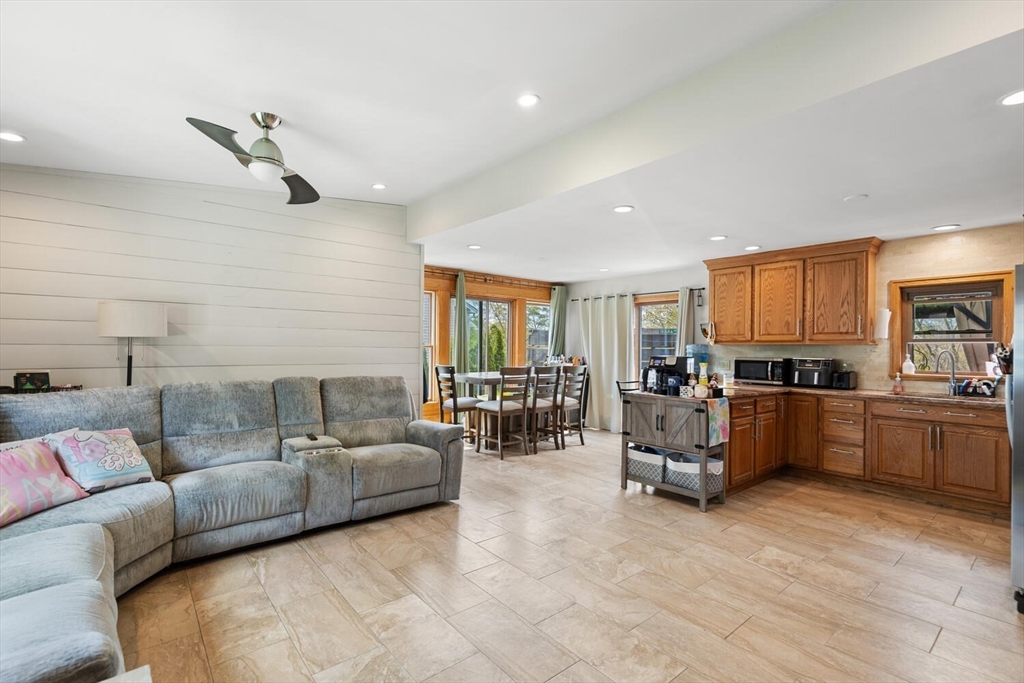 9 Hodgkins Road Rockport, MA 01966 - Photo 4 of 37 Gallery Image 4