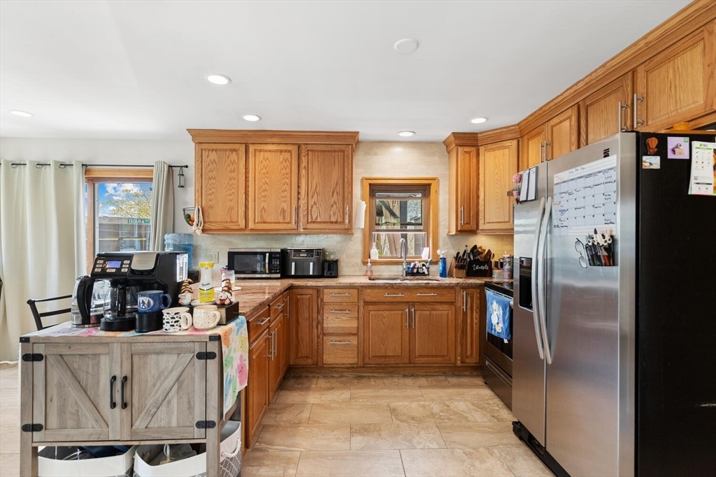 9 Hodgkins Road Rockport, MA 01966 - Photo 5 of 37 Gallery Image 5