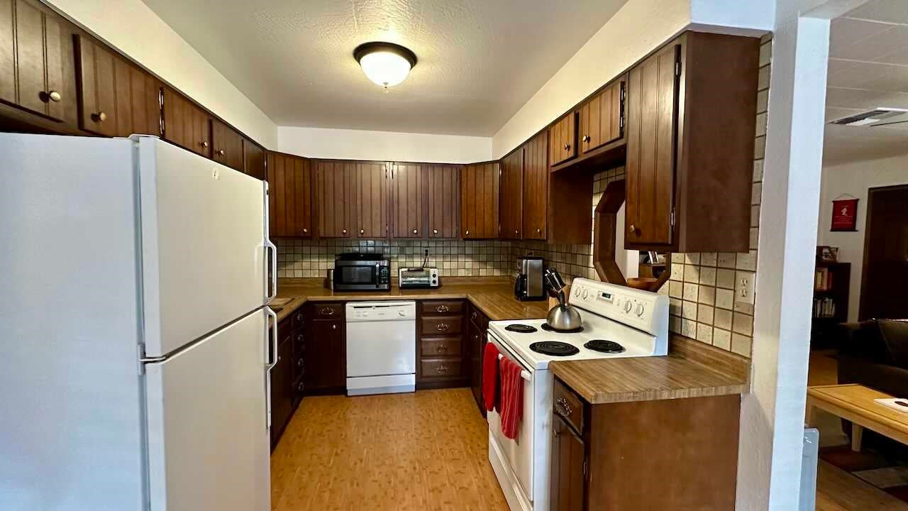 2240 Davis Place Road Mount Shasta, CA 96067 - Photo 9 of 35 Gallery Image 9