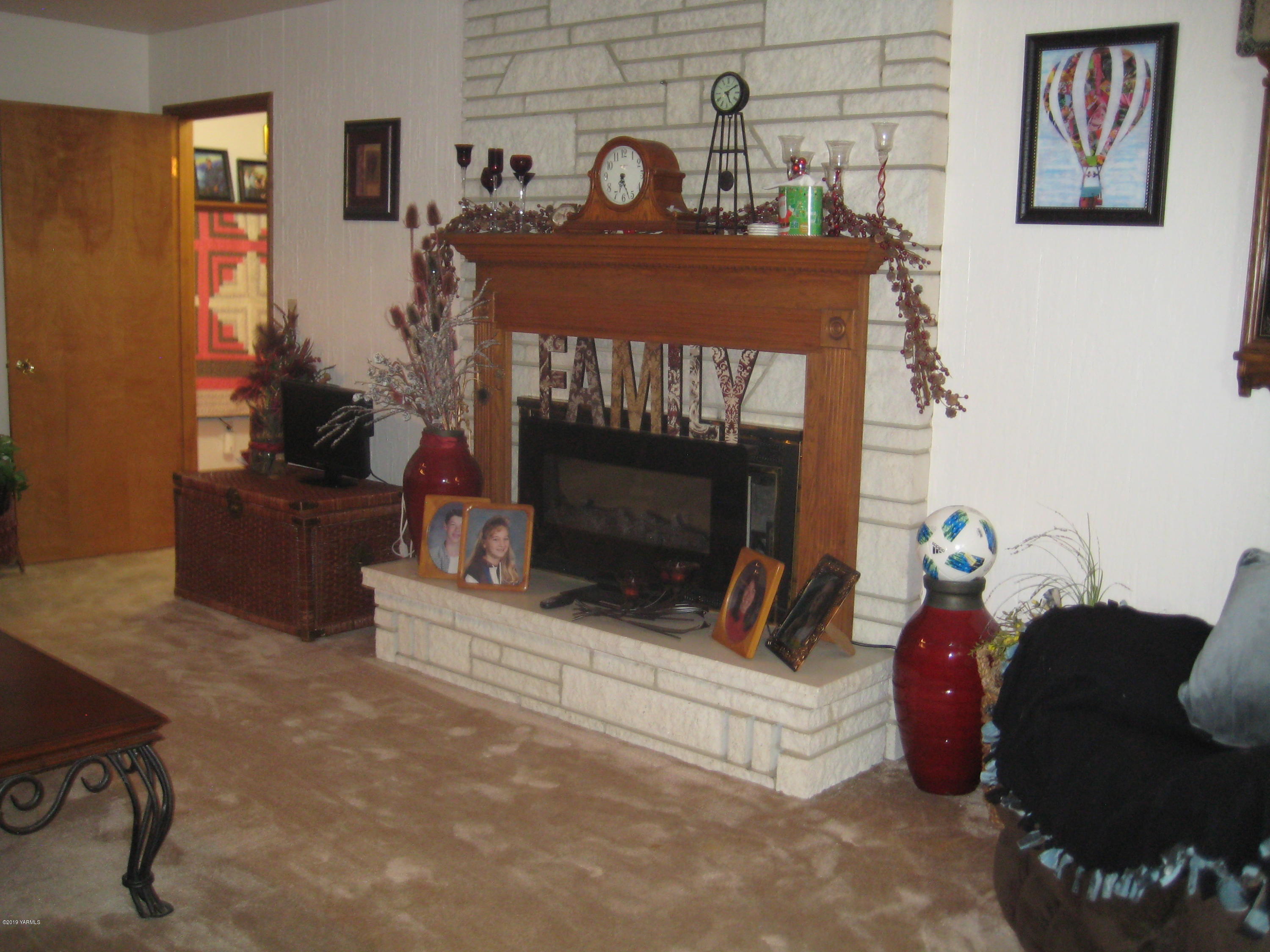 5900 Ashue Road Wapato, WA 98951 - Photo 16 of 60 a living room with furniture and a fireplace