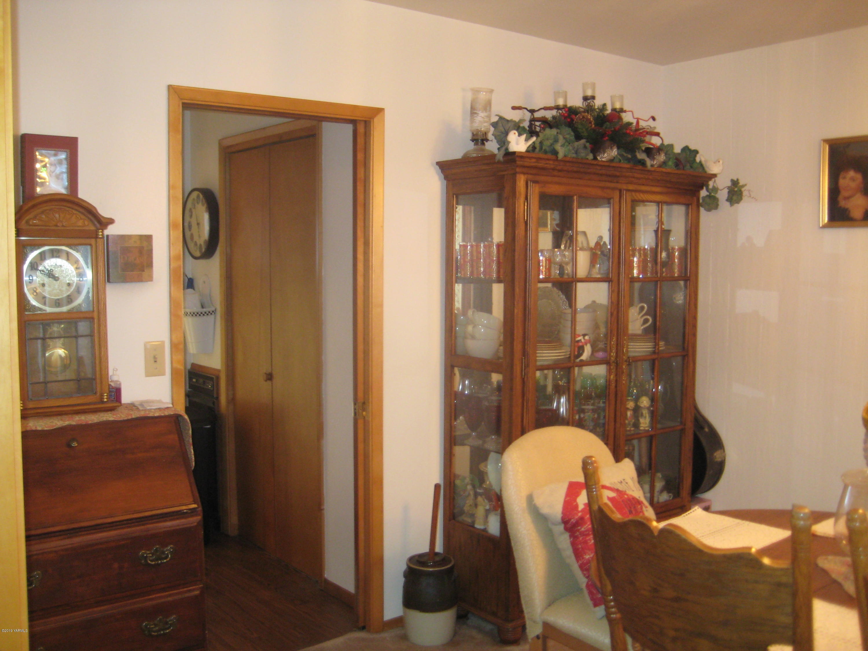 5900 Ashue Road Wapato, WA 98951 - Photo 19 of 60 a living room with furniture a chandelier and a window