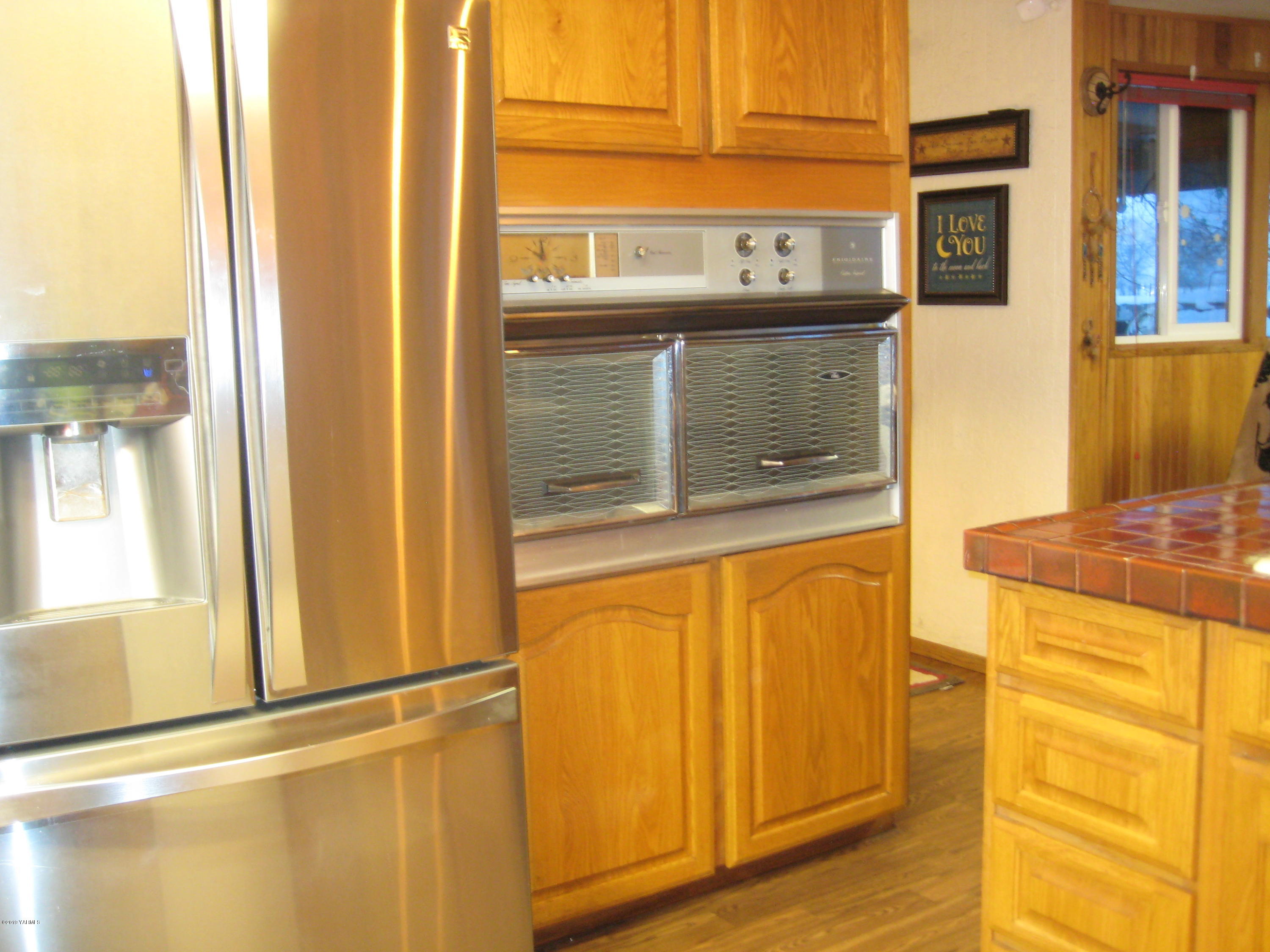 5900 Ashue Road Wapato, WA 98951 - Photo 22 of 60 a kitchen with stainless steel appliances granite countertop a refrigerator and a stove