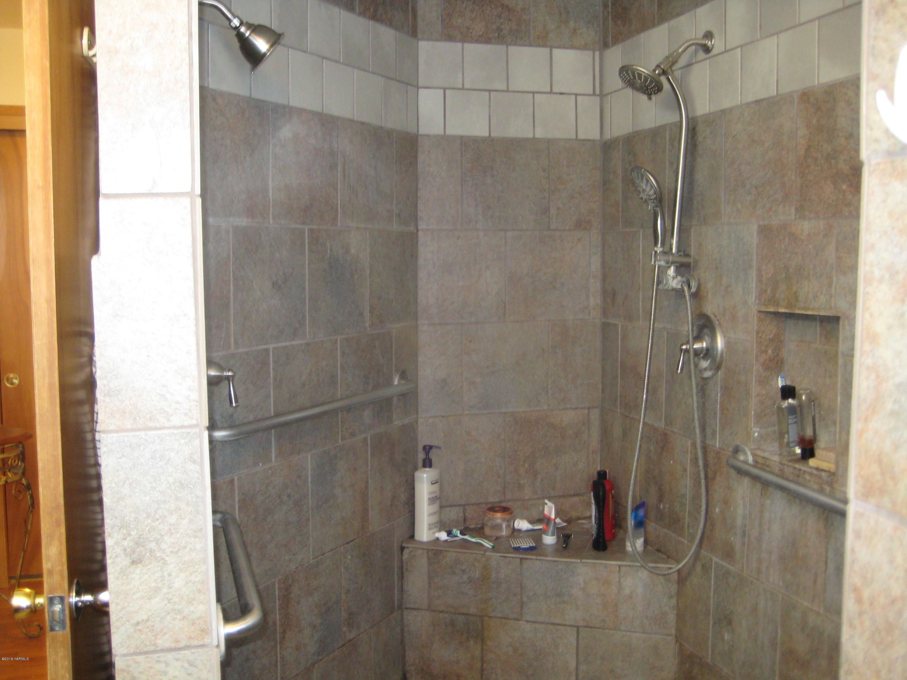 5900 Ashue Road Wapato, WA 98951 - Photo 37 of 60 Huge walk in shower