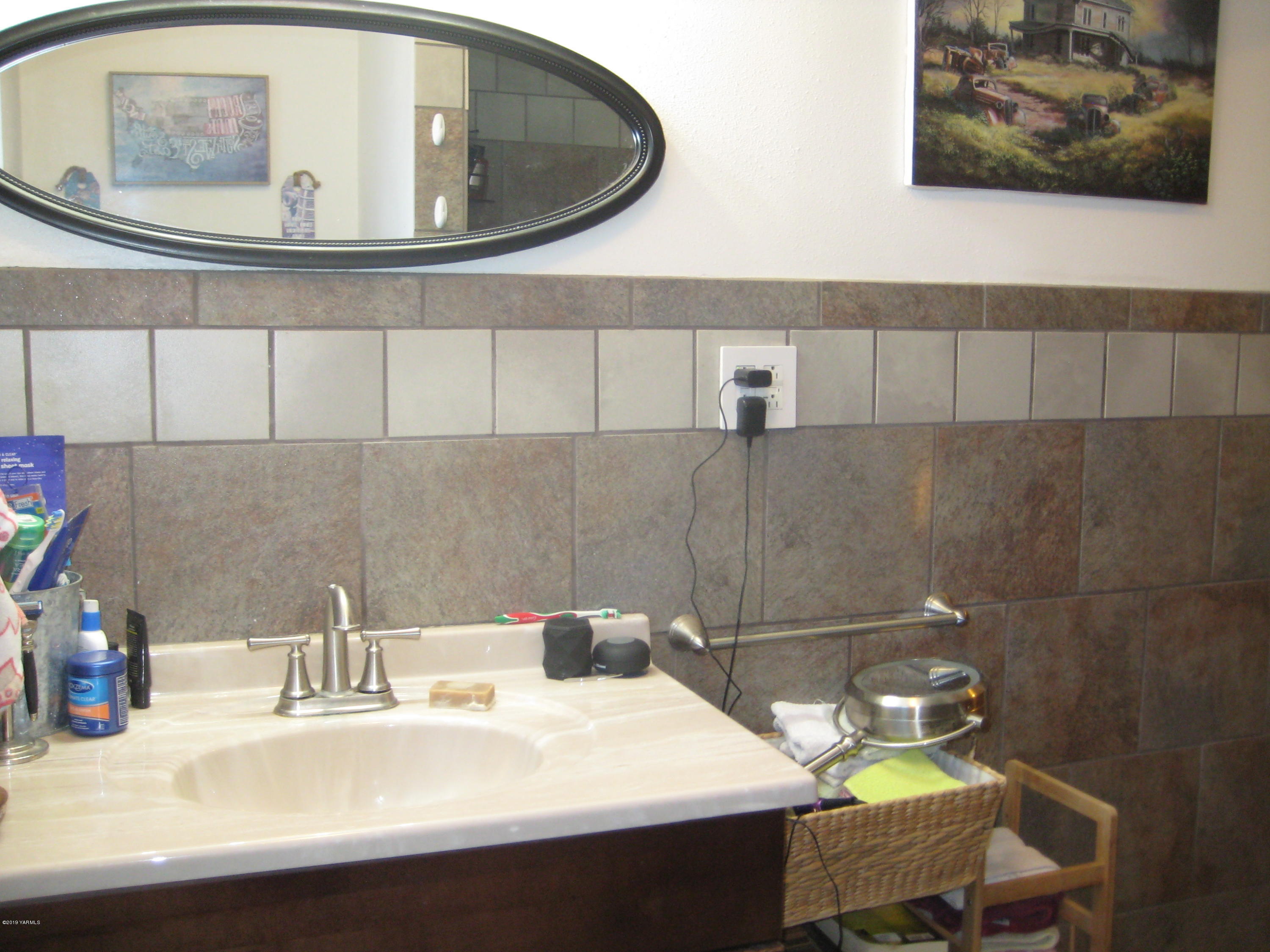 5900 Ashue Road Wapato, WA 98951 - Photo 38 of 60 Updated bathroom