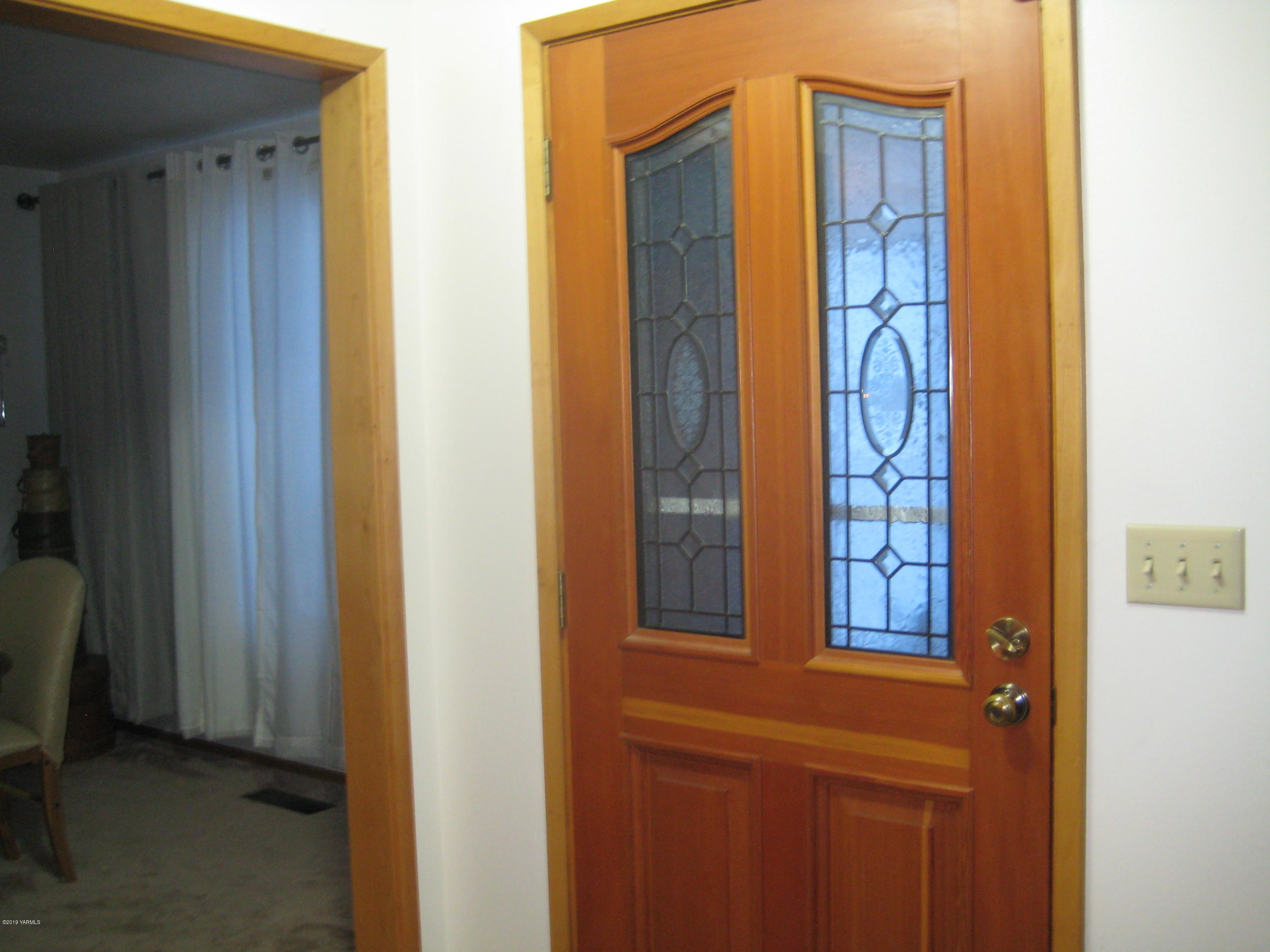 5900 Ashue Road Wapato, WA 98951 - Photo 9 of 60 New Front Door