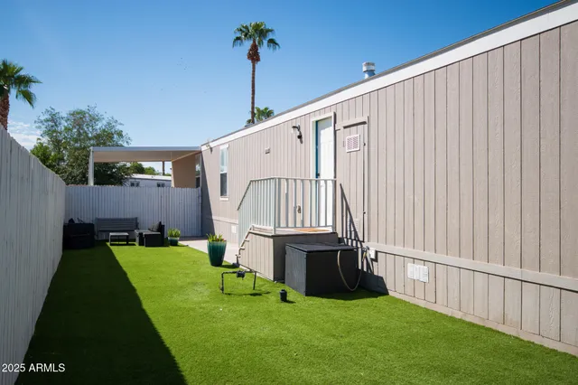 a view of a house with backyard