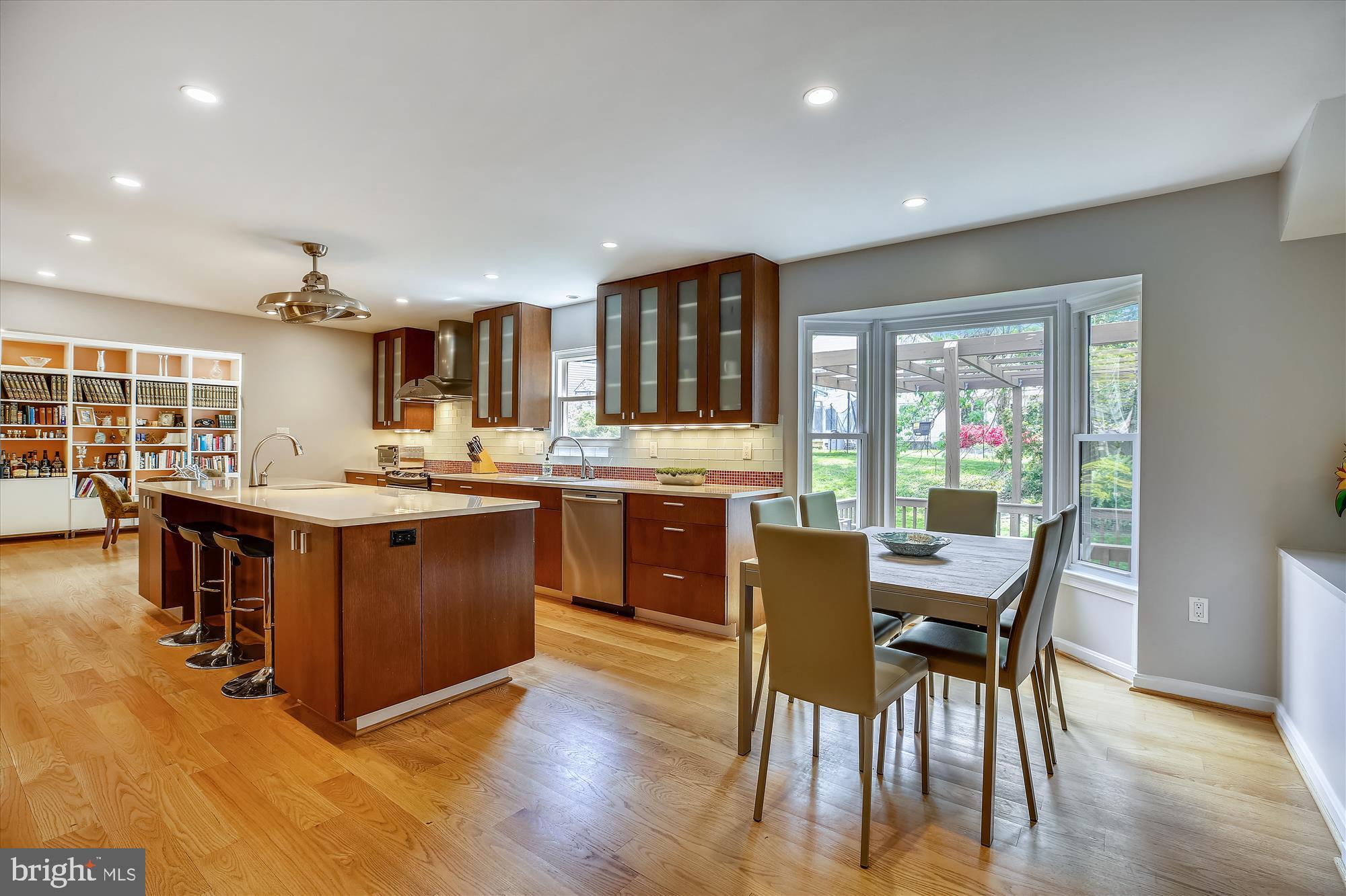810 Bromley Street Silver Spring, MD 20902 - Photo 12 of 44 Kitchen / Breakfast Nook