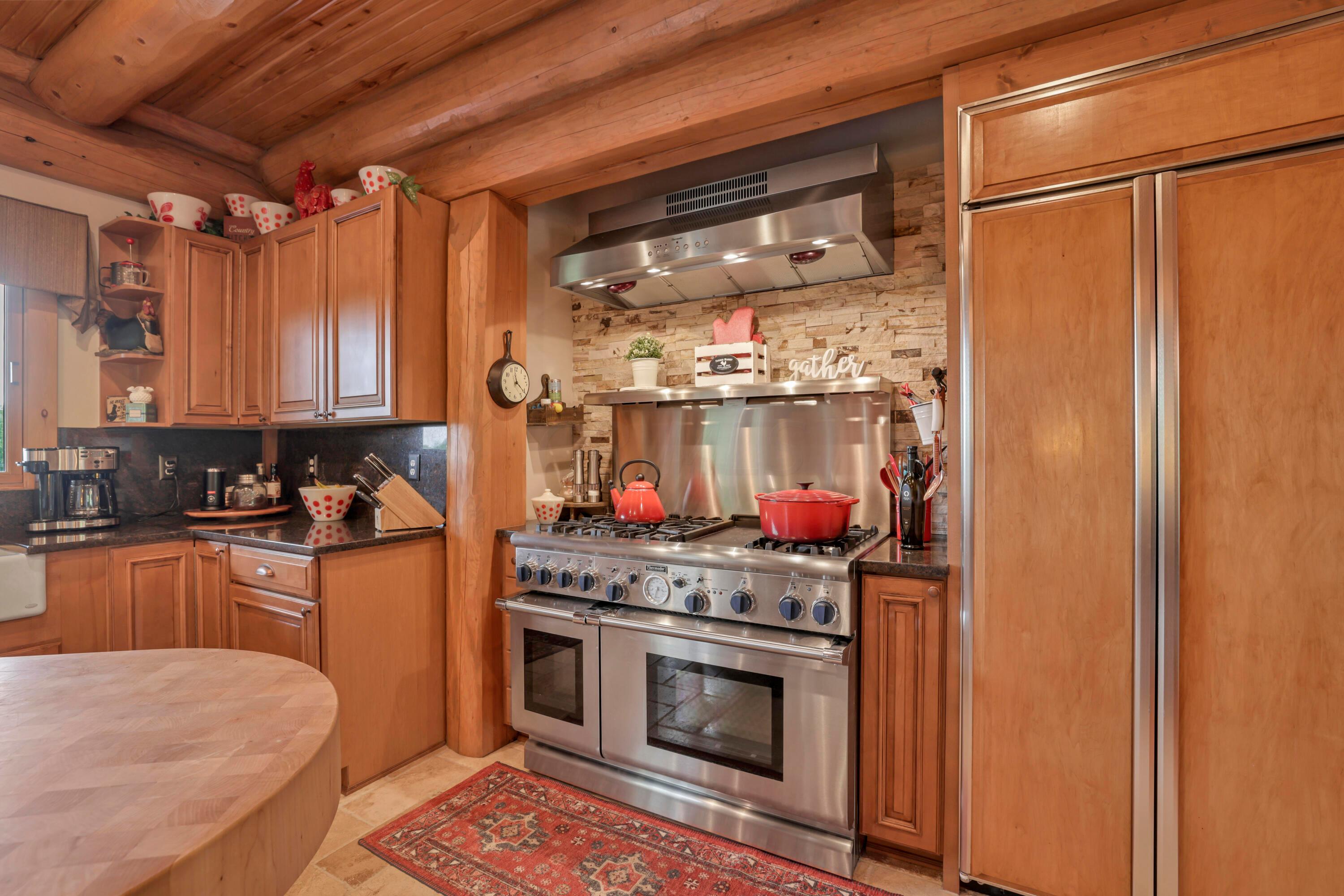 10985 Clearport Road Southwest Amanda, OH 43102 - Photo 26 of 126 Thermador gas 6 burner w/ griddle