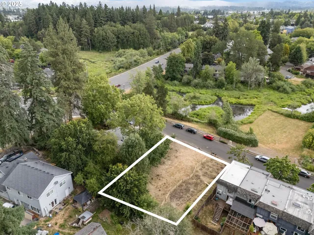 a view of a tennis court