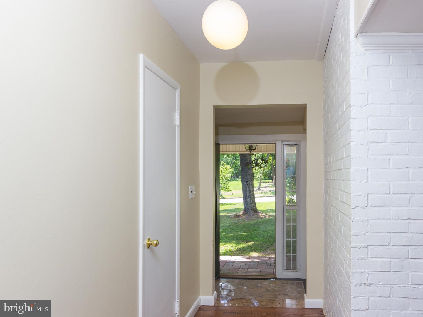 25 Dublin Road Pennington, NJ 08534 - Photo 3 of 18 Foyer