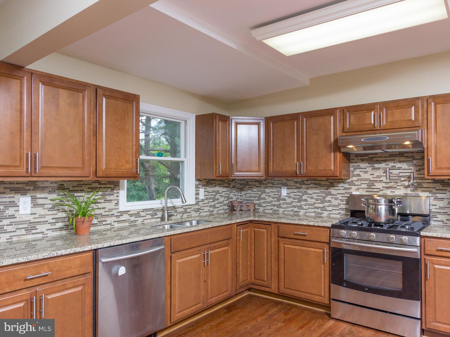 25 Dublin Road Pennington, NJ 08534 - Photo 4 of 18 Kitchen