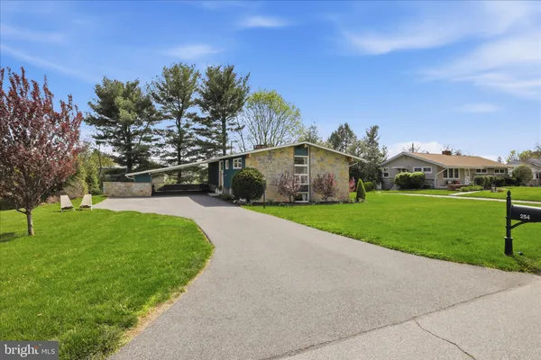 $470,000 | 254 Bluff View Drive, Lancaster, PA 17601