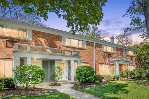 $369,900 | 1534 Palmgren Drive, Glenview, IL 60025