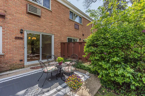 $369,900 | 1534 Palmgren Drive, Glenview, IL 60025