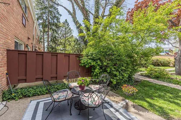 $369,900 | 1534 Palmgren Drive, Glenview, IL 60025