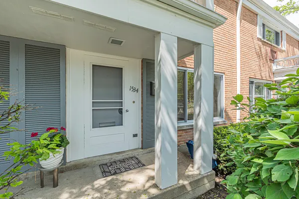 $369,900 | 1534 Palmgren Drive, Glenview, IL 60025