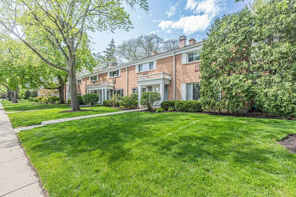 $369,900 | 1534 Palmgren Drive, Glenview, IL 60025