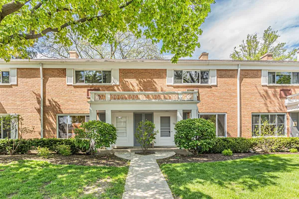 $369,900 | 1534 Palmgren Drive, Glenview, IL 60025