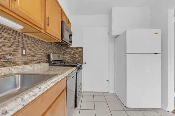 $369,900 | 1534 Palmgren Drive, Glenview, IL 60025