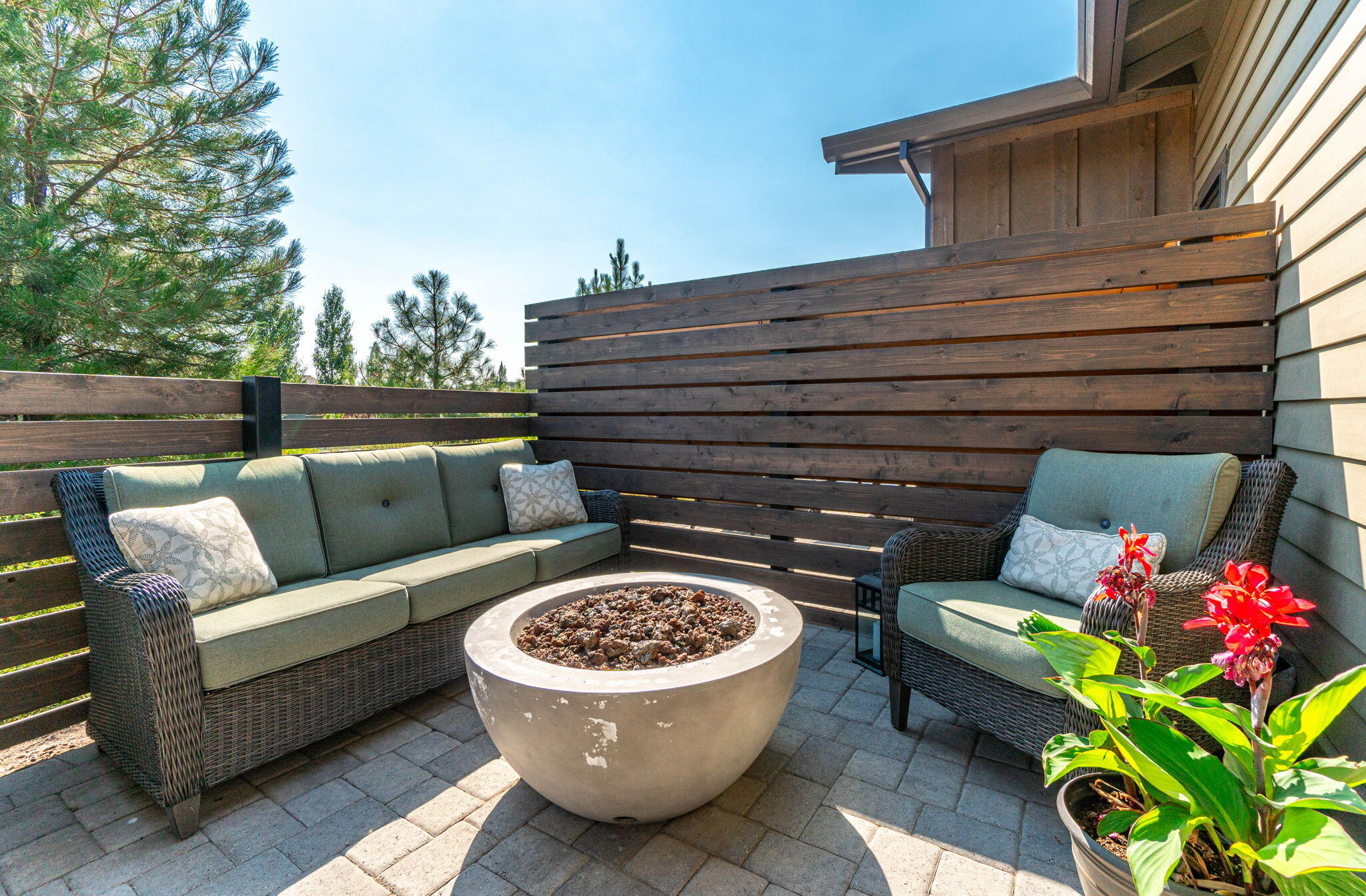 61304 Howe Way Bend Bend, OR 97702 - Photo 24 of 32 Private Back Patio w/ Gas Firepit