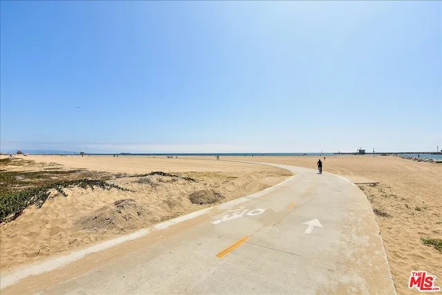 $3,450 | 328 Culver Boulevard, Unit D, Playa del Rey, CA 90293