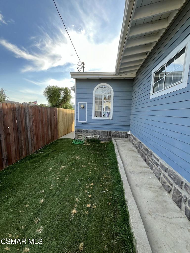 9333 Rowell Avenue Chatsworth, CA 91311 - Photo 21 of 25 a view of a backyard with potted plants