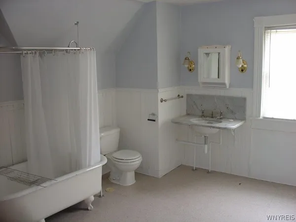 $2,650 | 40 Oakland Place, Buffalo, NY 14222