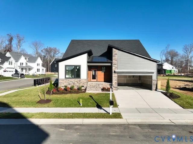 a view of house with entertaining space