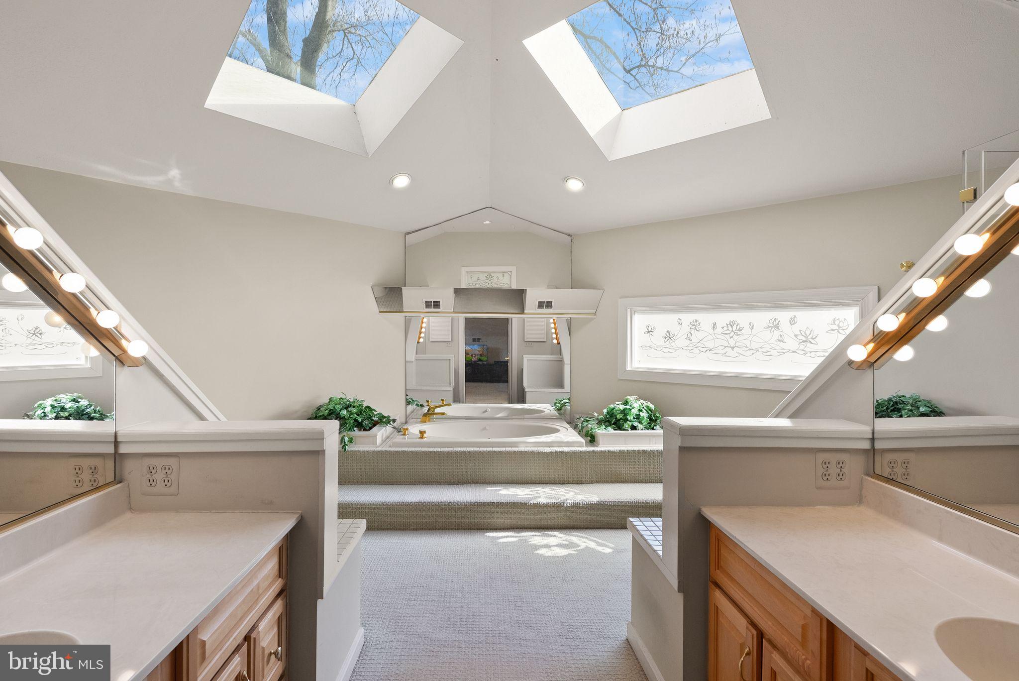 1539 Cedar Avenue McLean, VA 22101 - Photo 21 of 30 Primary Bathroom