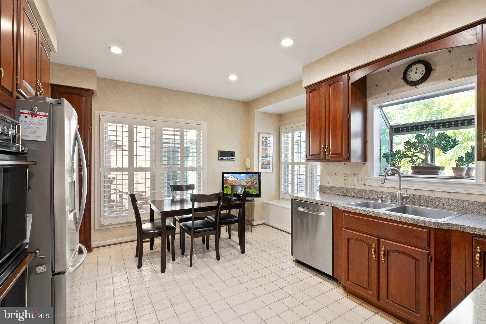 1539 Cedar Avenue McLean, VA 22101 - Photo 9 of 30 Eat in Kitchen