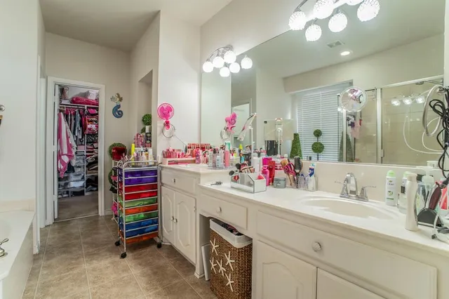 $450,000 | 317 Crescent Creek Lane, Fort Worth, TX 76140