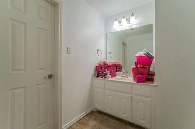 $450,000 | 317 Crescent Creek Lane, Fort Worth, TX 76140