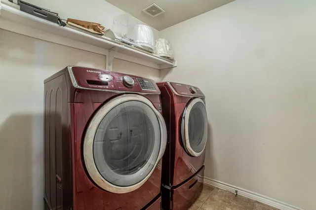 $450,000 | 317 Crescent Creek Lane, Fort Worth, TX 76140