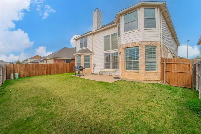 $450,000 | 317 Crescent Creek Lane, Fort Worth, TX 76140