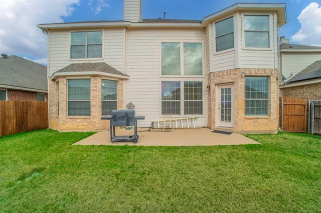 $450,000 | 317 Crescent Creek Lane, Fort Worth, TX 76140